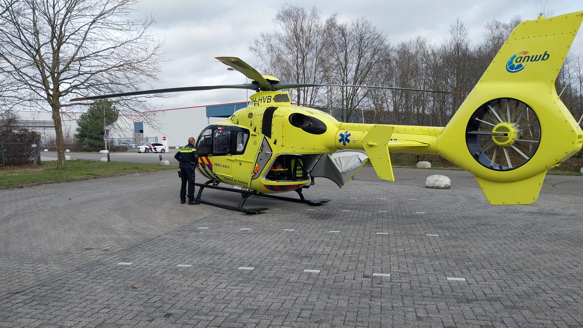 Traumaheli landt na bedrijfsongeval in Roermond