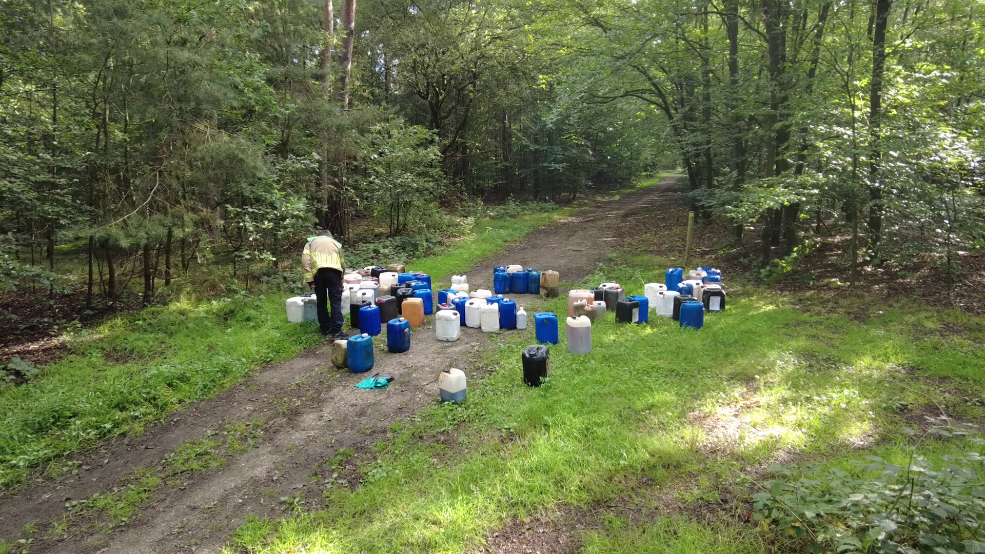 Vaten gedumpt in de buurt van Maria-Hoop