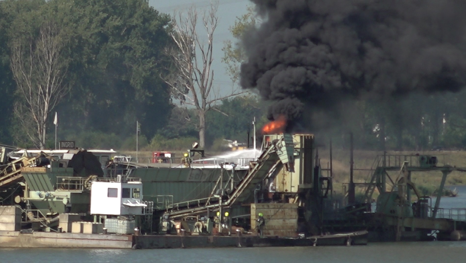 Brand op baggerschip Herten